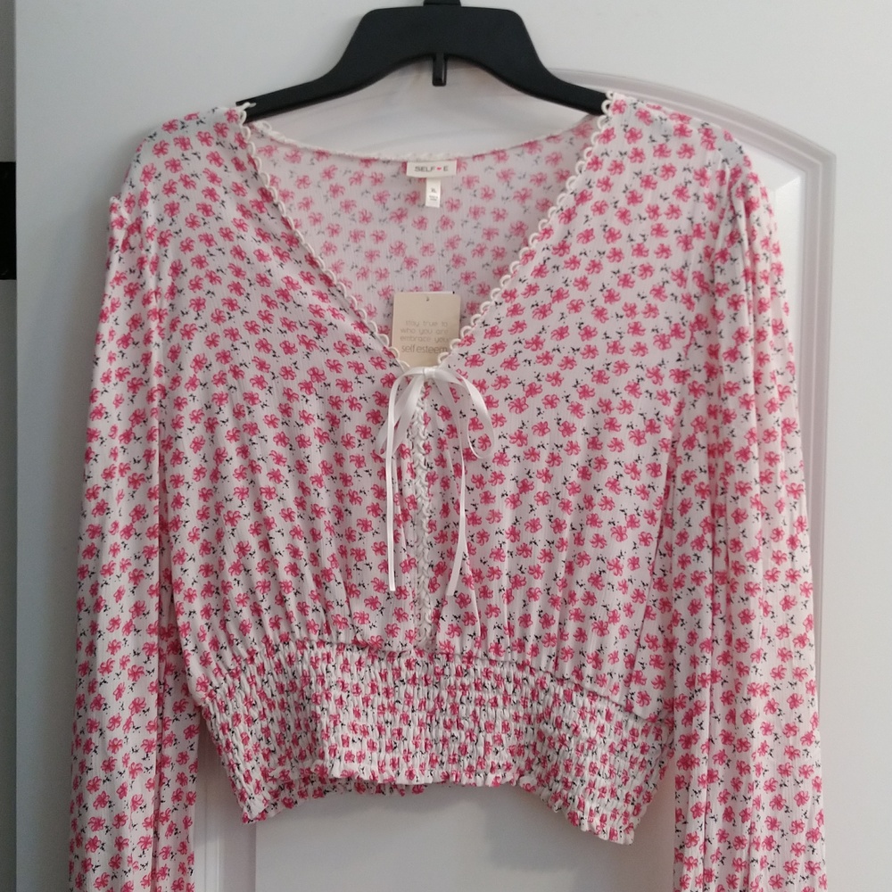 Selfie blouse in white with pink flowers 🌺 Size Juniors XL